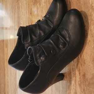 Dress shoes size 10M